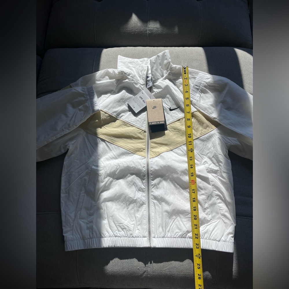 NWT $115 Nike Sportswear Windrunner Women's Woven Jacket Loose Fit White Medium - Picture 3 of 6